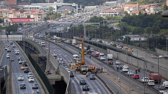 Haliç Köprüsü'ndeki çalışmalar trafiği kilitledi