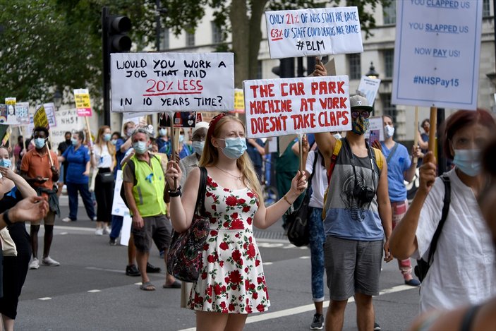 İngiltere'nin başkentinde hemşirelerin zam protestosu