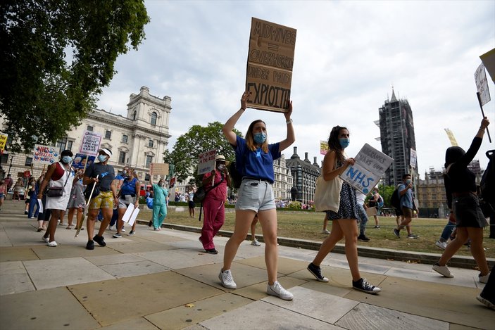İngiltere'nin başkentinde hemşirelerin zam protestosu
