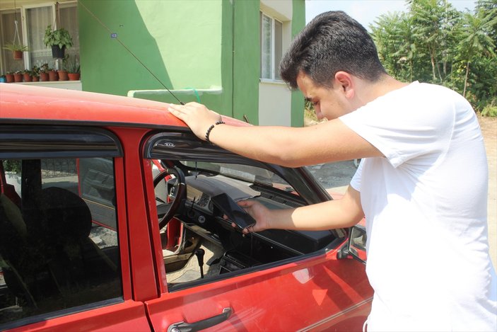 Osmaniye'de 1999 model otomobil sesli komutla çalışıyor