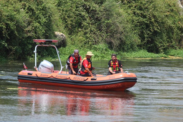 i Antalya’da kanalda kaybolan genci arama çalışmaları