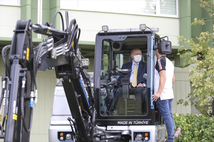 Cumhurbaşkanı Erdoğan, milli iş makinasını test etti