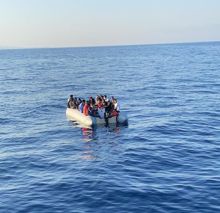 Yunanistan'ın ölüme terk ettiği 88 mülteci kurtarıldı
