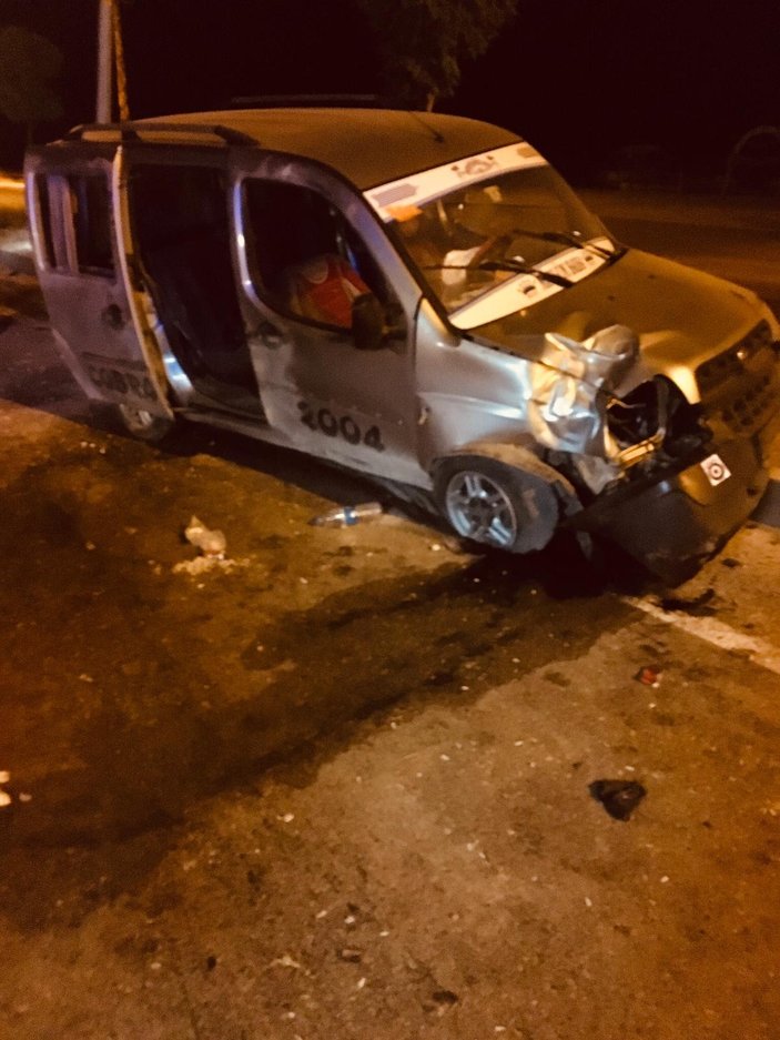 Mardin'de yola çıkan köpek, kazaya neden oldu: 2 yaralı