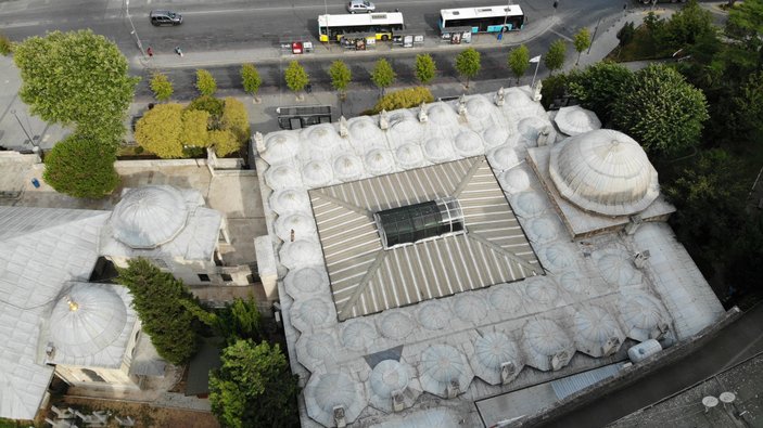 İstanbul'da tarihi camiye klima üniteleri takıldı