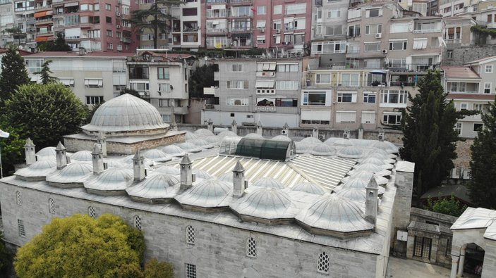İstanbul'da tarihi camiye klima üniteleri takıldı