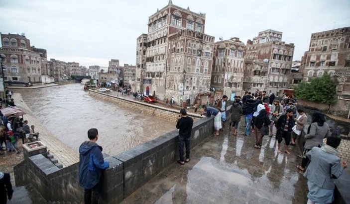 Yemen'in tarihi kenti Sana'da sel: 111 ev yıkıldı
