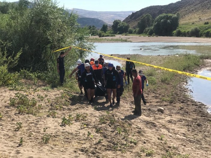 Kayseri'de 2 çocuk ve babaları girdikleri nehirde boğuldu