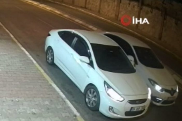 İstanbul'da otomobilini kurtarmak için canını hiçe saydı