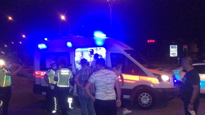 Bursa'da sürücü ellerini dezenfekte ederken kaza yaptı