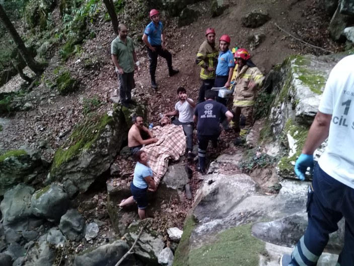 Deliklitaş Mağarası’nda 15 metreden düşen genç kurtarıldı