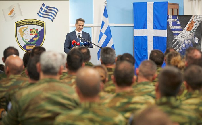 Yunanistan ordusunda izinler iptal edildi