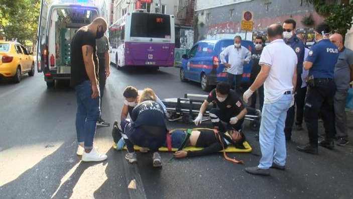 Beyoğlu'nda yaya otobüse çarptı