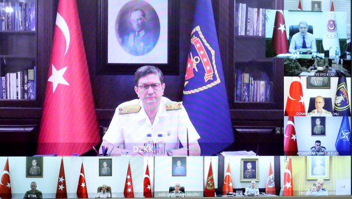Bakan Akar'dan komutanlarla 'Doğu Akdeniz' toplantısı