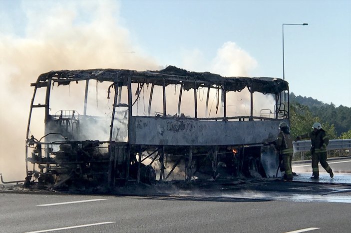 Çekmeköy'de yolcu otobüsünde yangın
