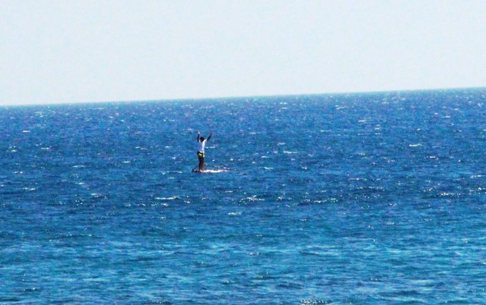 Bodrum’da denizdeki sörfçünün zor anları