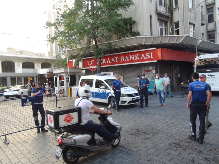 Taksim’de, ağabey kardeşini tinerle yaktı