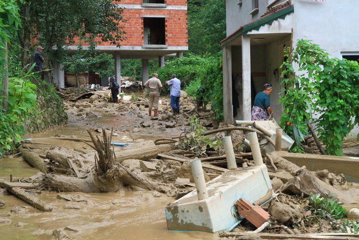 Rize'de sel felaketinin verdiği zarar görüntülendi