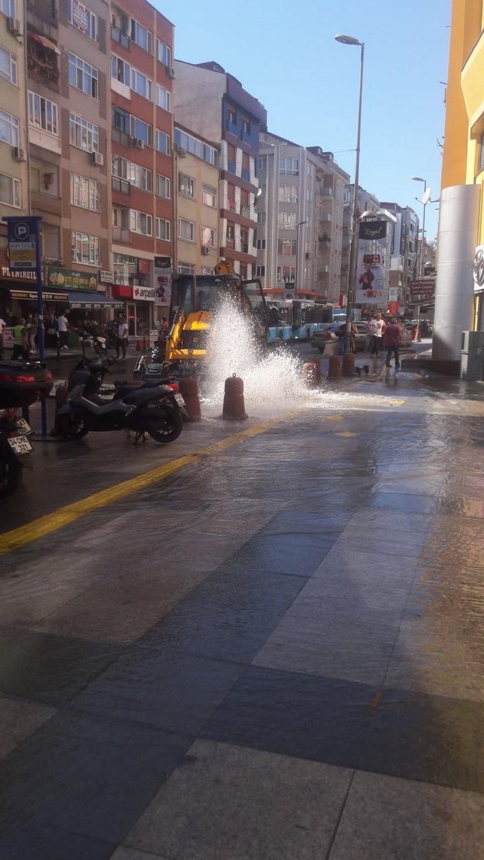 Beşiktaş’ta su borusu patladı