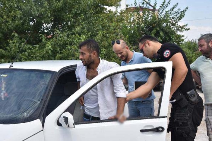Antalya'da aracında bıçaklanarak gasbedildi