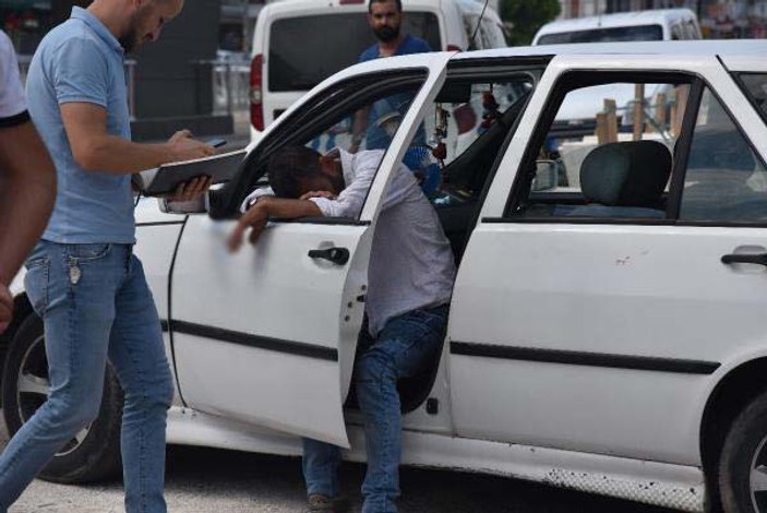 Antalya'da aracında bıçaklanarak gasbedildi