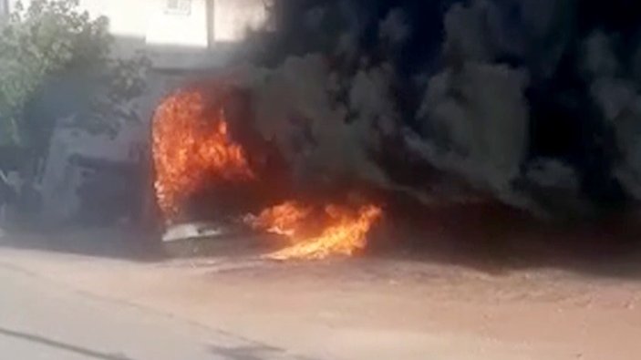 Kırıkkale'de tartıştığı kardeşinin aracını ateşe verdi