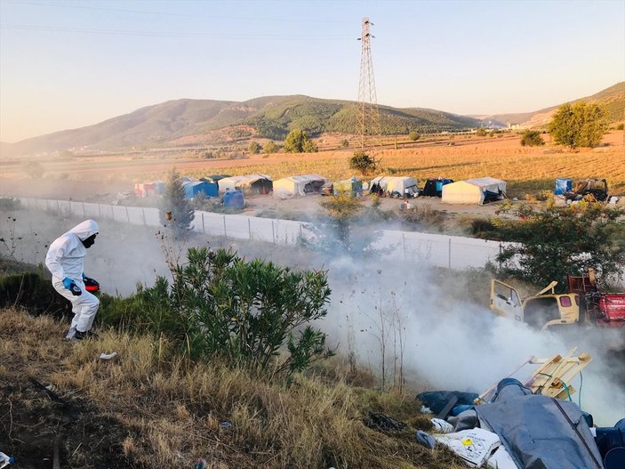 İzmir'de trafik kazası sonrası yola kimyasallar döküldü