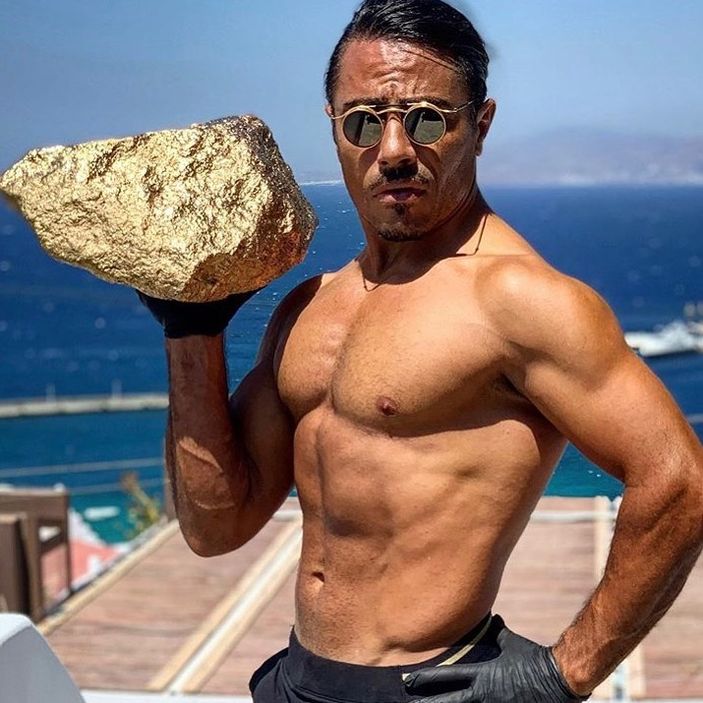 Nusret, tuttuğu taşı satıyor