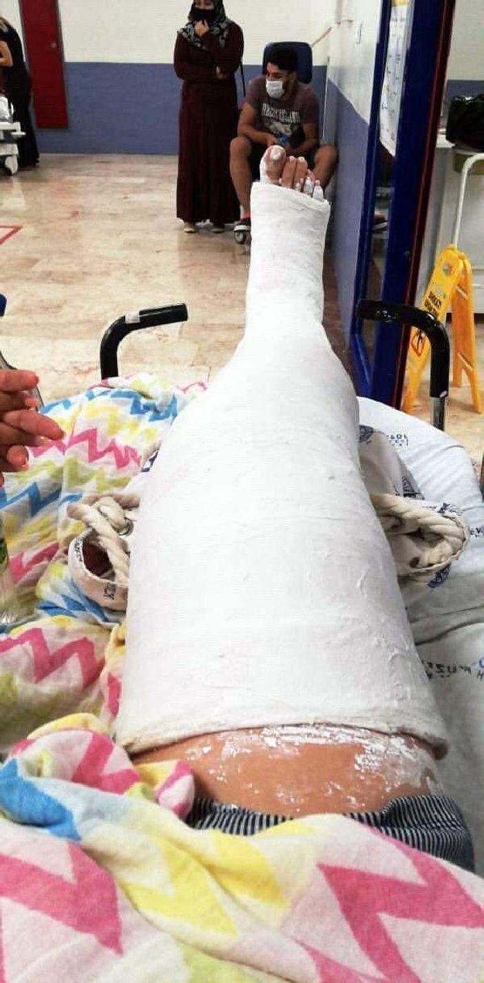 İzmir'de mazgal kapağındaki kırık, bacağından etti