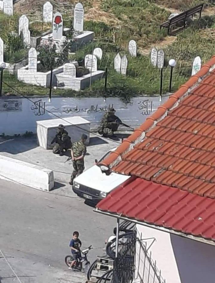 Yunan askerleri Türk köyünde tatbikat yaptı