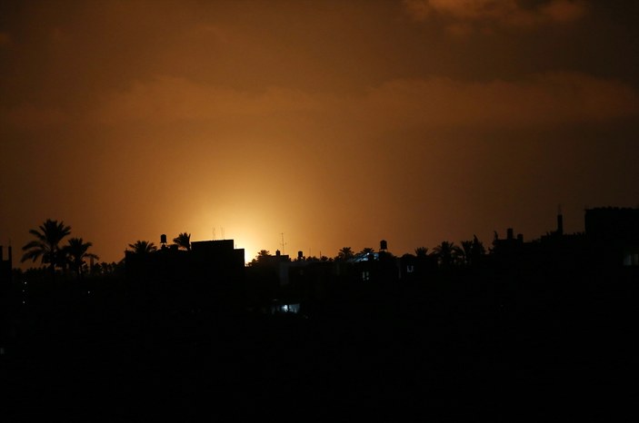 İsrail Gazze'ye hava saldırısı düzenledi