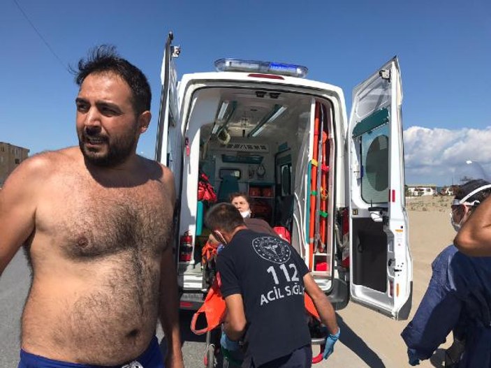 Sakarya'da plajda komşularını bıçakladı: 3 yaralı