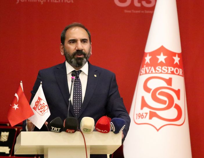 a Mecnun Otyakmaz yeniden Sivasspor Başkanı seçildi
