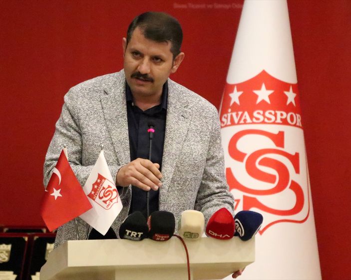 a Mecnun Otyakmaz yeniden Sivasspor Başkanı seçildi