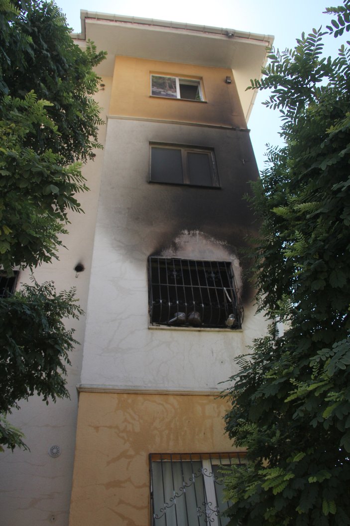 Adana'da madde bağımlısı şahıs kendi evini yaktı