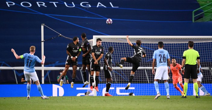 Lyon, Manchester City'i 3-1 mağlup etti