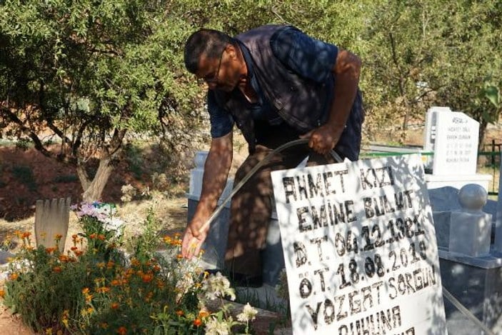 Emine Bulut'un ailesi, kızlarının mezarını ziyaret etti