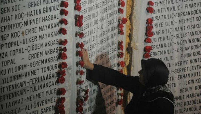 17 Ağustos Marmara depreminde ölenler anıldı