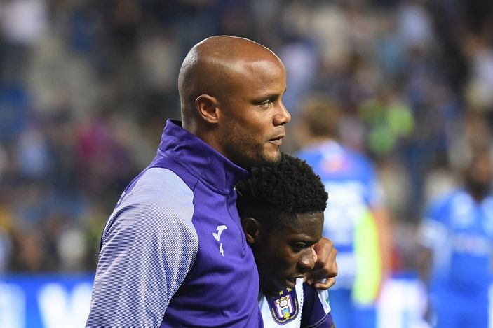 Kompany futbolu bıraktı, teknik direktör oldu