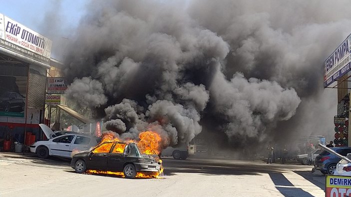 Şanlıurfa'da otomobil alev topuna döndü