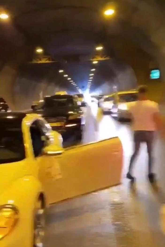 İzmir'de düğün konvoyu tüneli trafiğe kapattı