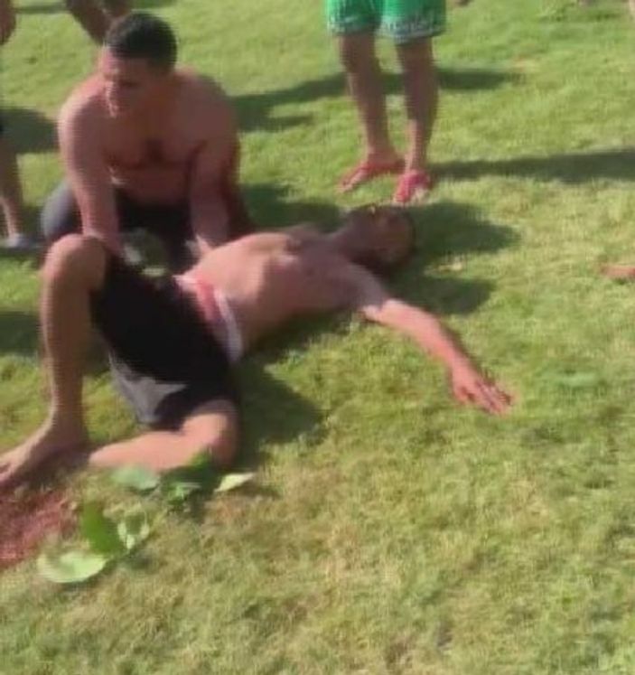 d Yeşilköy sahilinde bıçaklı kavga: 3 yaralı