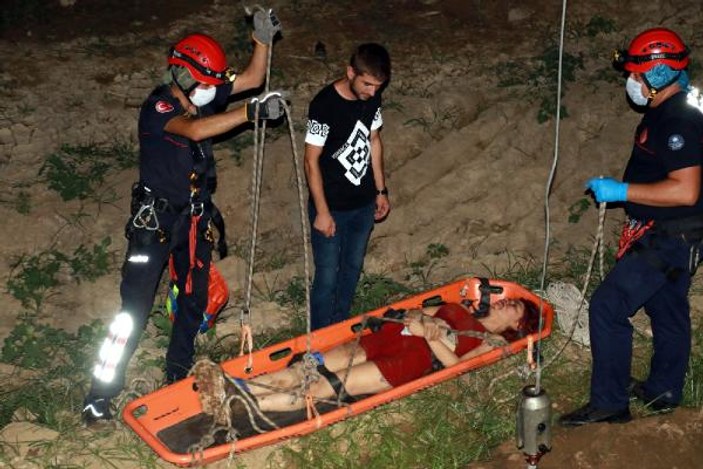 Antalya'da dere yatağına düşen genç kız kurtarıldı