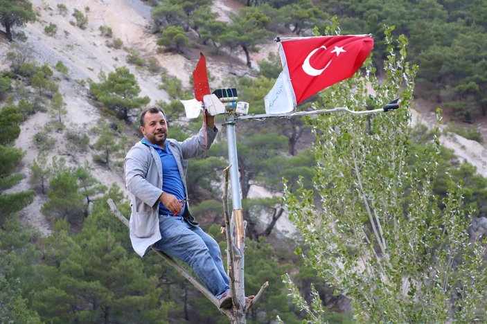 Sivas'ta elektrik üreterek Türk bayraklarını aydınlattı