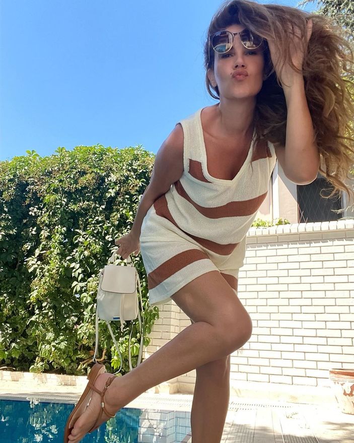 Tülin Şahin, giymeden bantlıyor