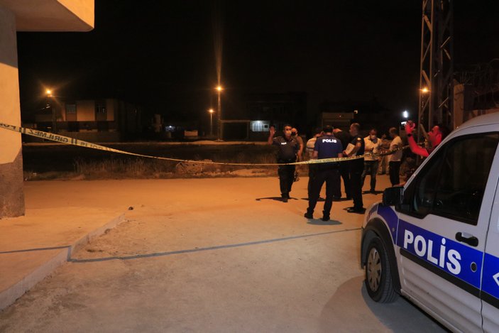 Adana'da bir evin çatısına bomba atıldı