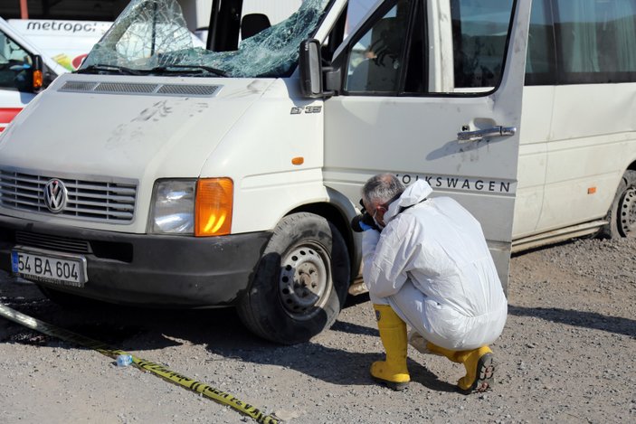Sakarya'da lastiği patlayan minibüs kaza yaptı: 1 ölü, 8 yaralı