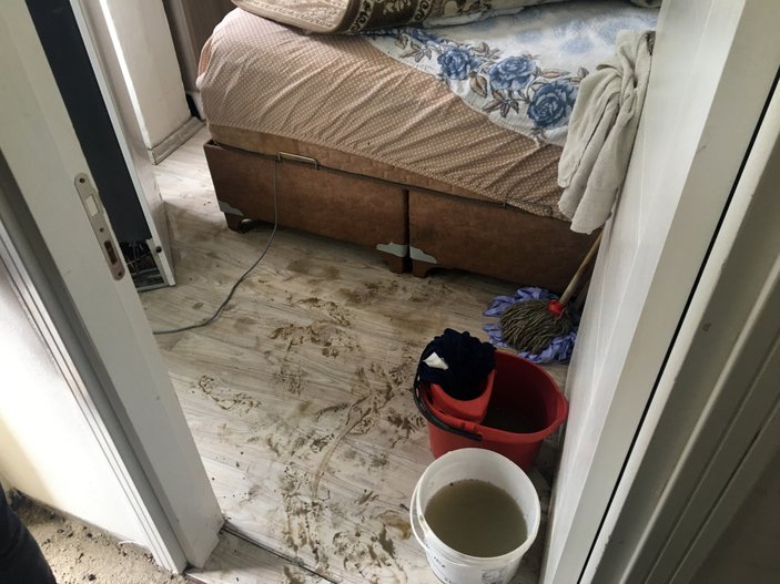 Sağanak yağış sonrası Arnavutköy’de evleri su bastı