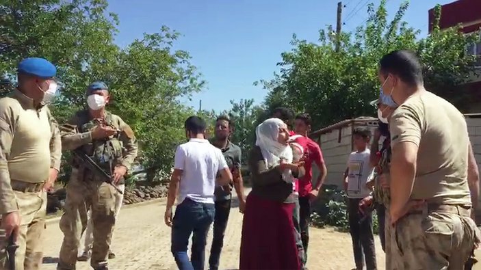 Diyarbakır'da köylüler, kaçak elektrik denetimi yapan ekipleri köye almadı