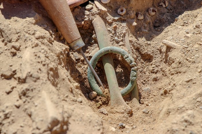 Van'daki kazılarda çocuk iskeleti bulundu